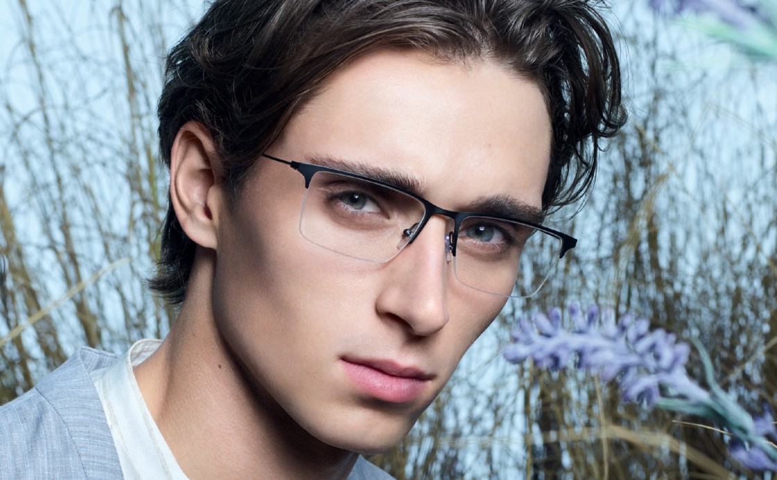 Emporio Armnai: Mann mit Brille